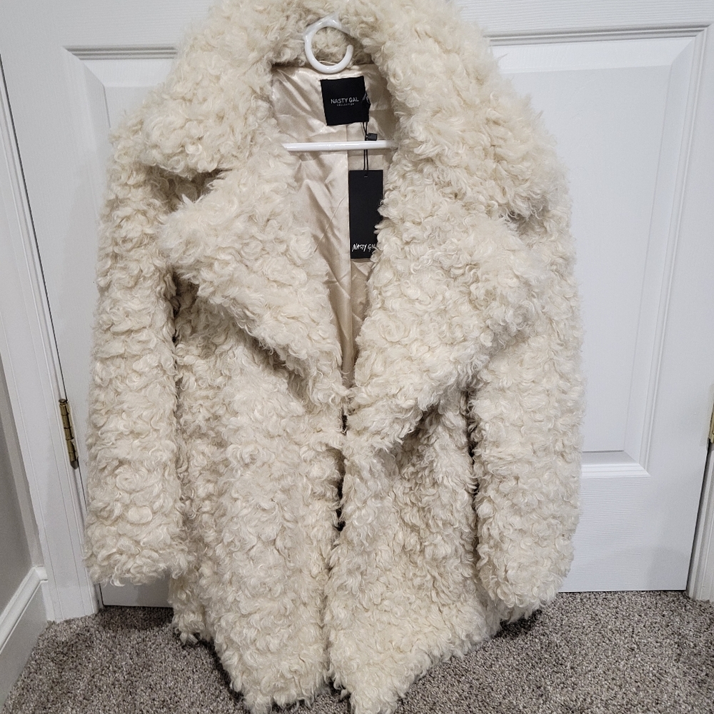 🚫SOLD🚫 NWT Nasty Gal ultra Teddy Coat!